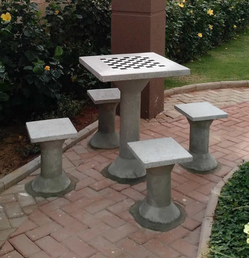 Jogo de Mesa Quadrada com Dama e Bancos de Concreto para Jardim e Condomínio